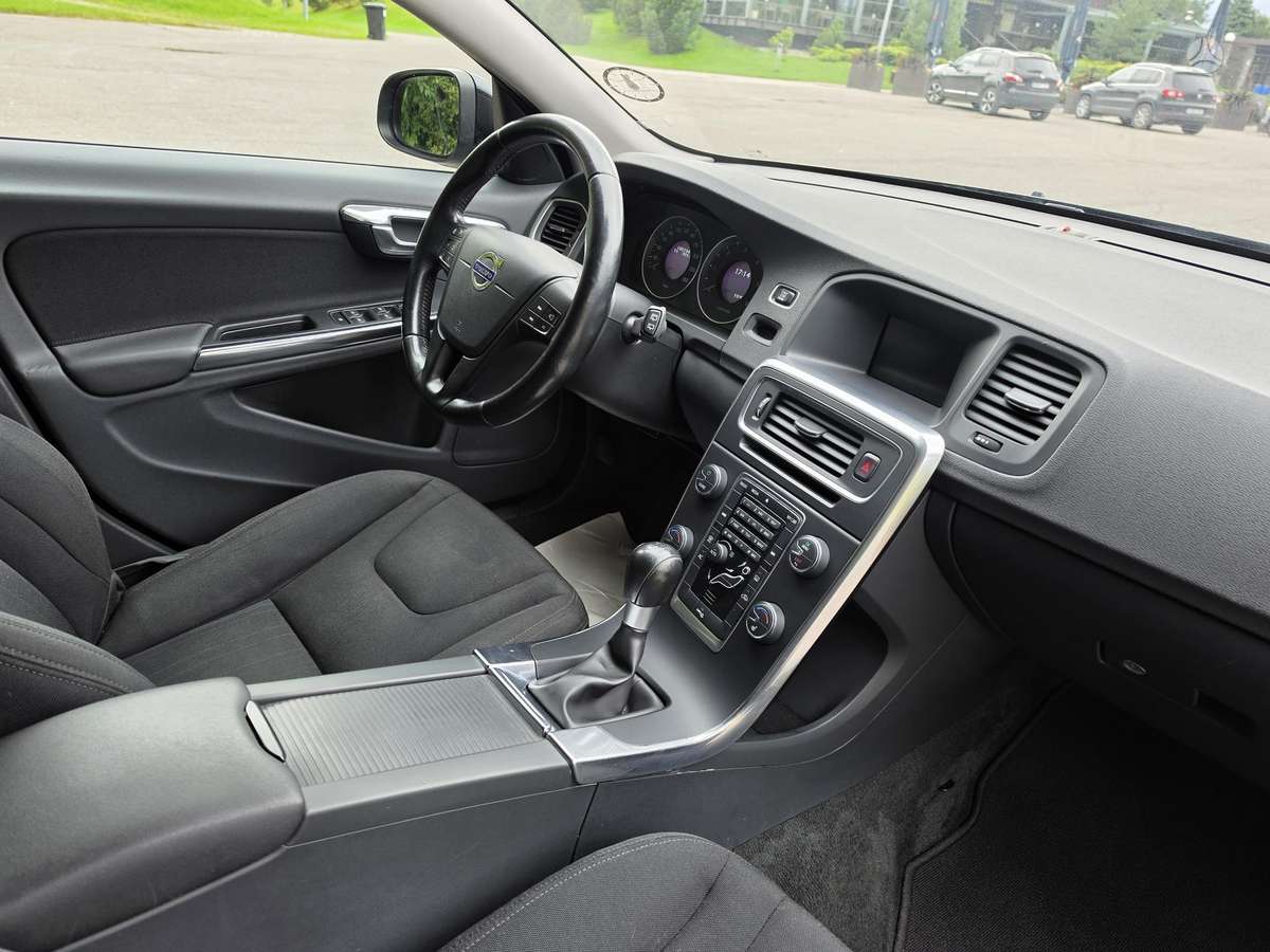 Volvo V60 2012 — photo 14