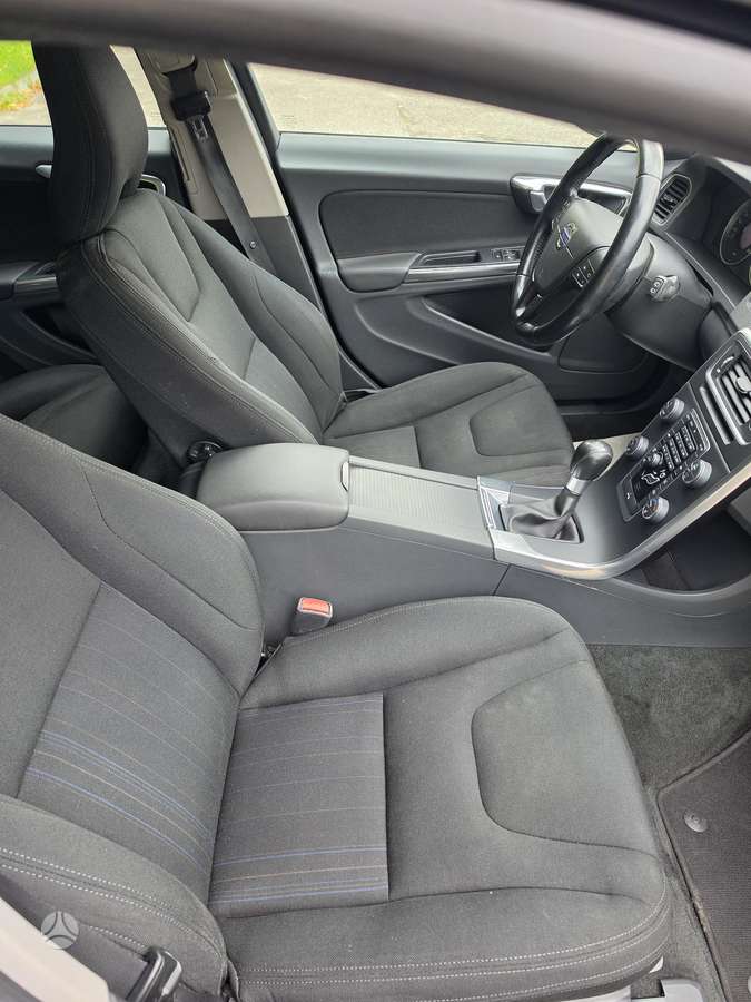 Volvo V60 2012 — photo 15