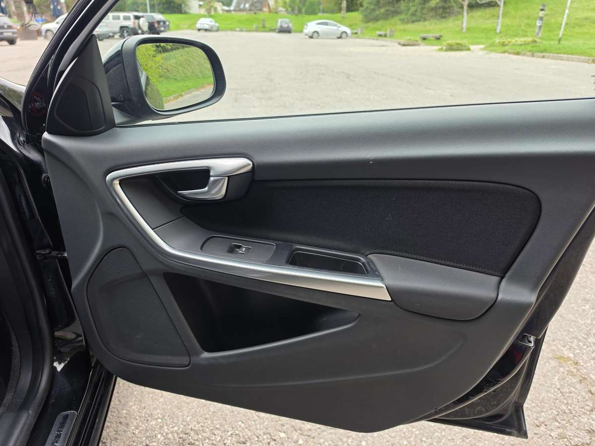Volvo V60 2012 — photo 16