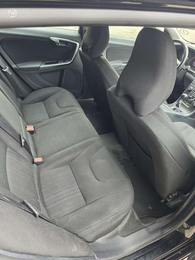 Volvo V60 2012 — photo 17