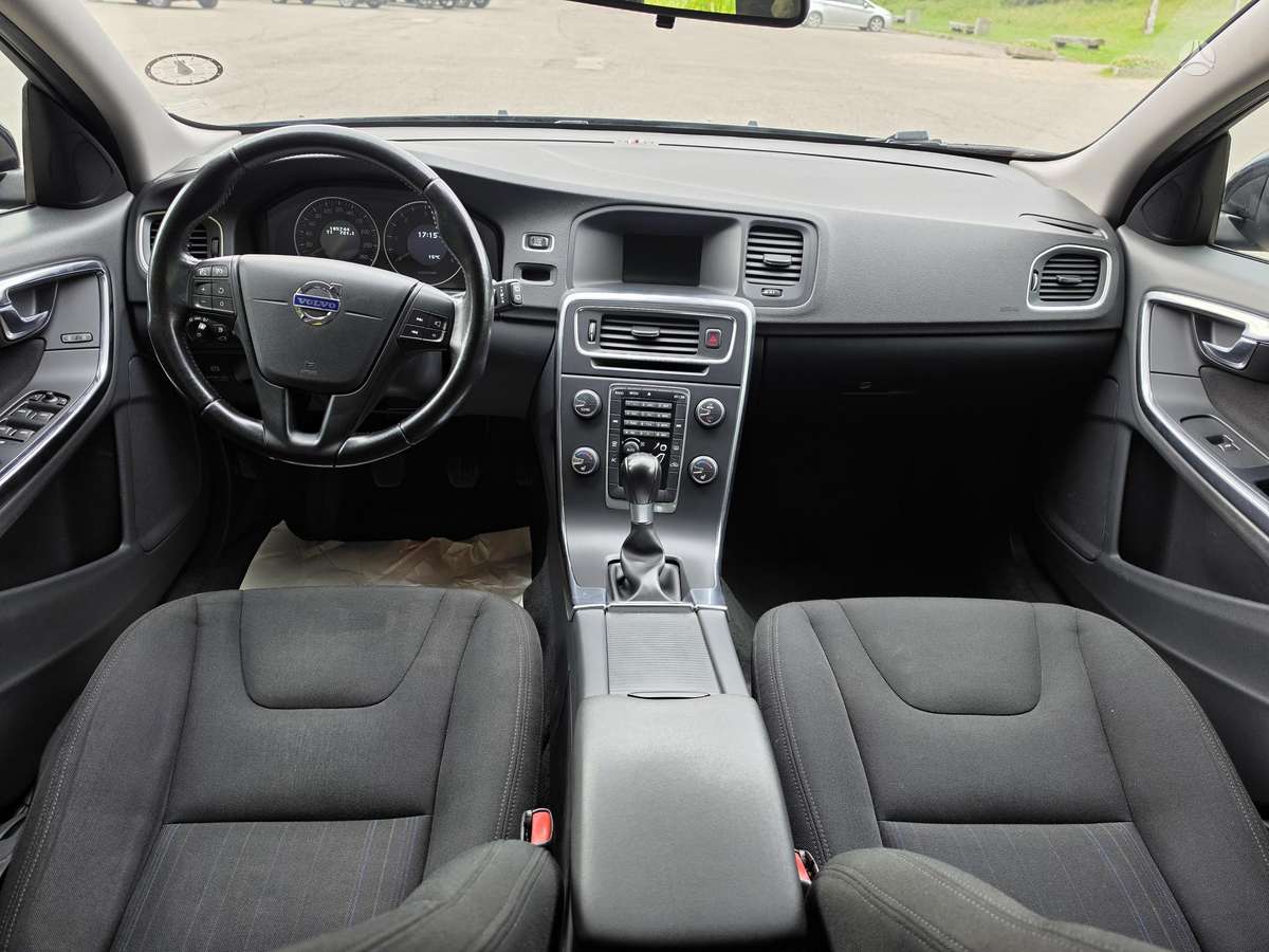 Volvo V60 2012 — photo 18