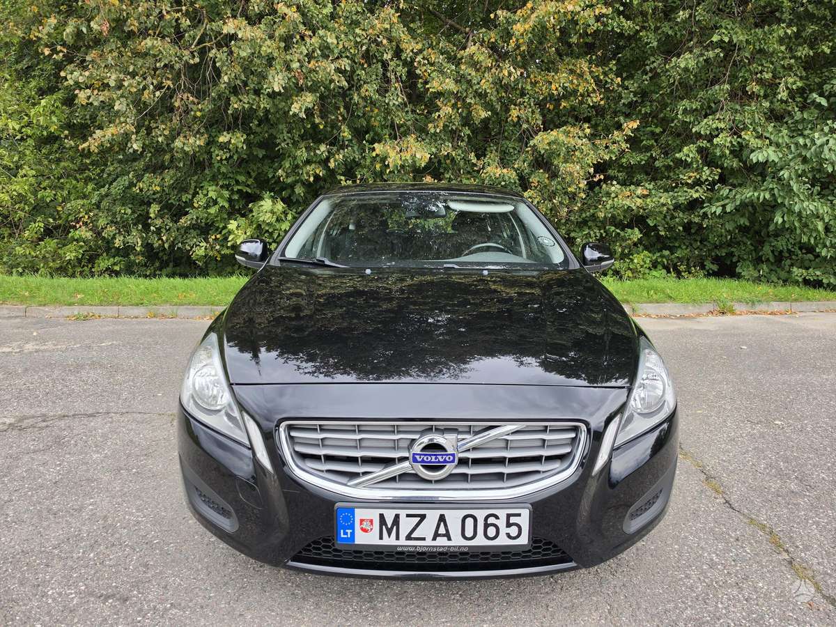 Volvo V60 2012 — rear view