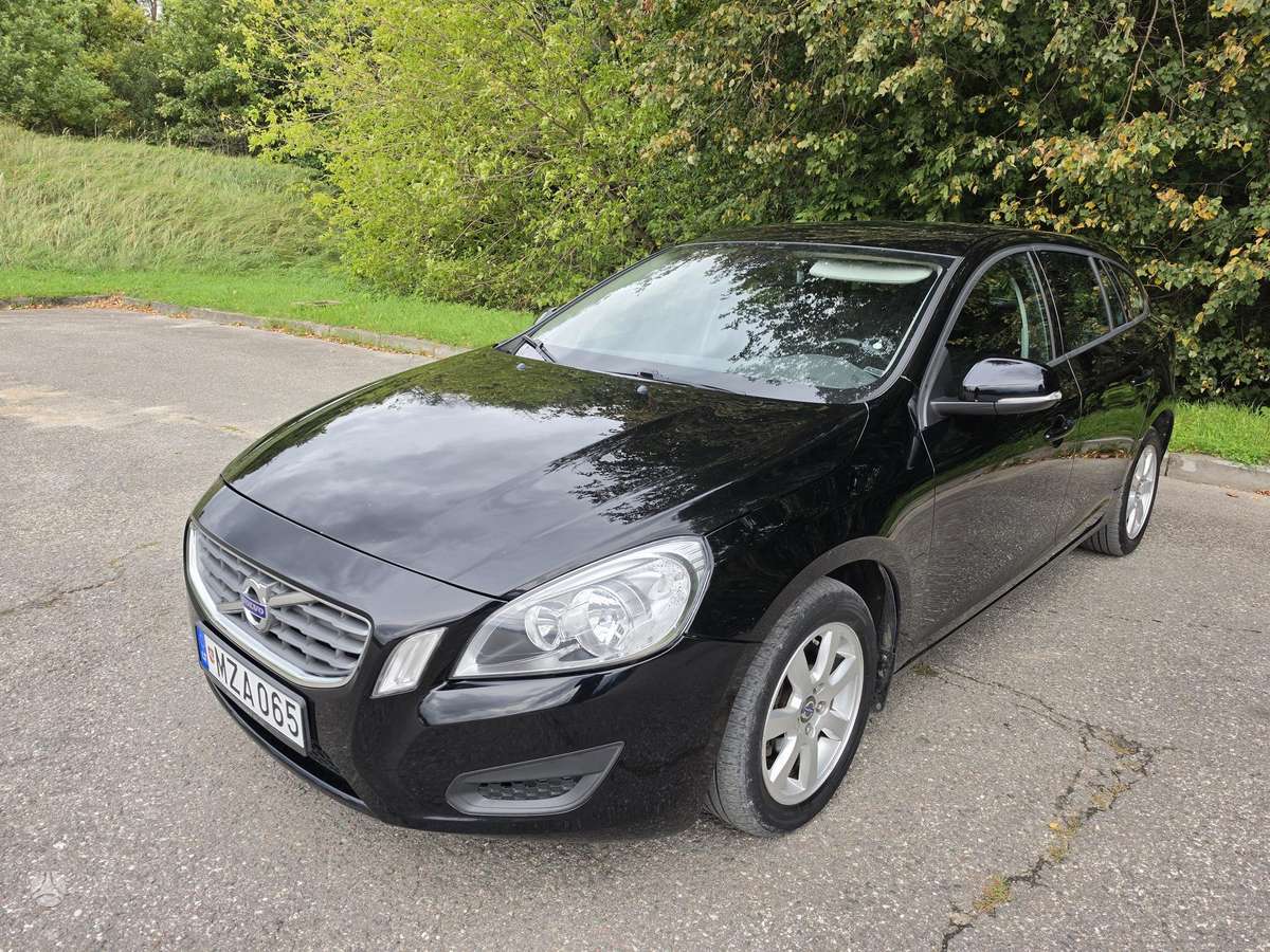 Volvo V60 2012 — interior