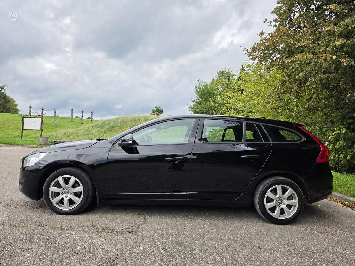 Volvo V60 2012 — engine 1560 cm³, 116 HP (85kW)