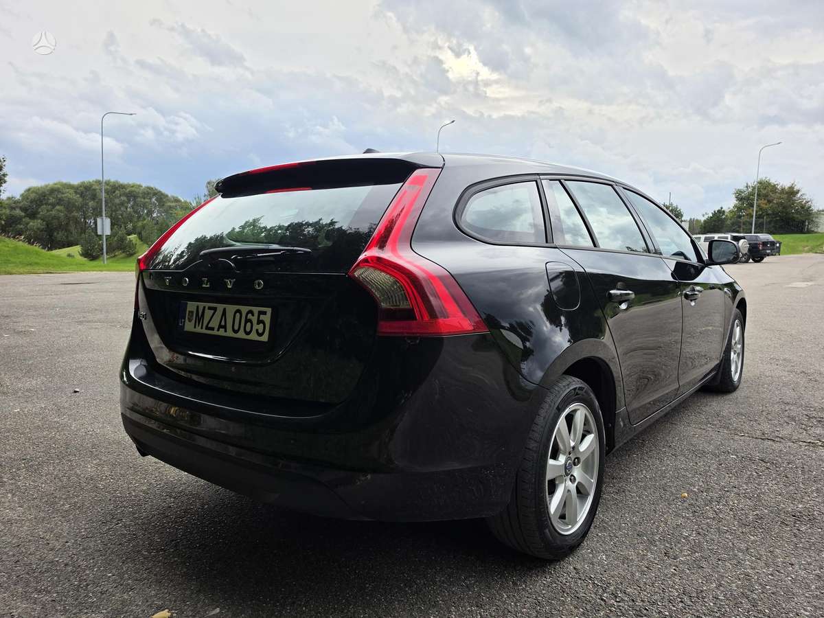 Volvo V60 2012 — photo 7
