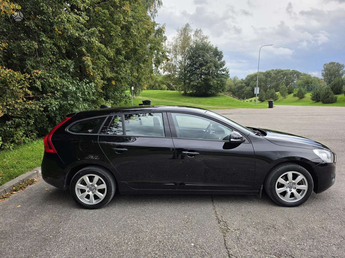 Volvo V60 2012 — photo 8