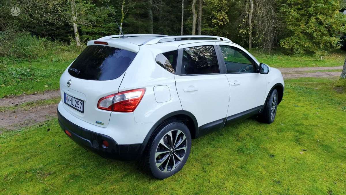Nissan Qashqai 2011 — engine 1461 cm³, 110 HP (81kW)
