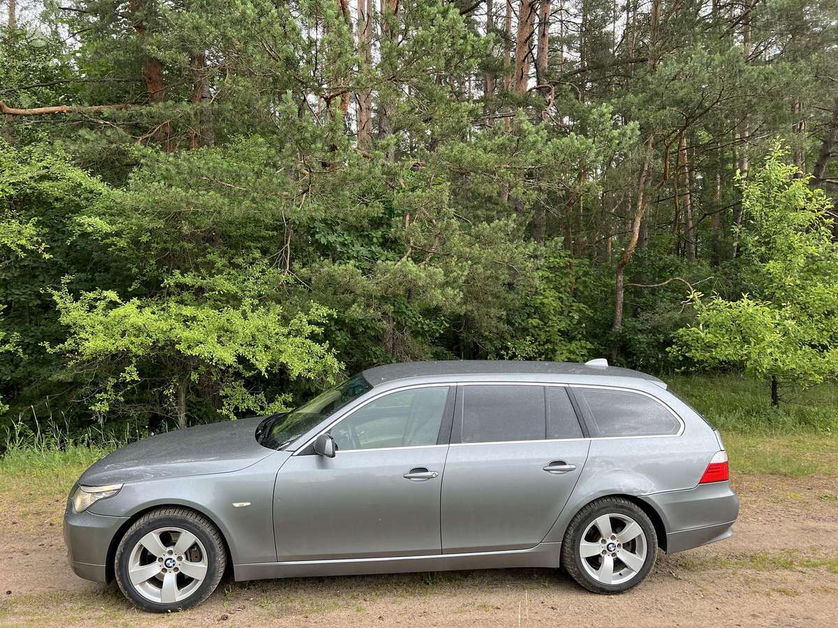 BMW 530 2008 — rear view
