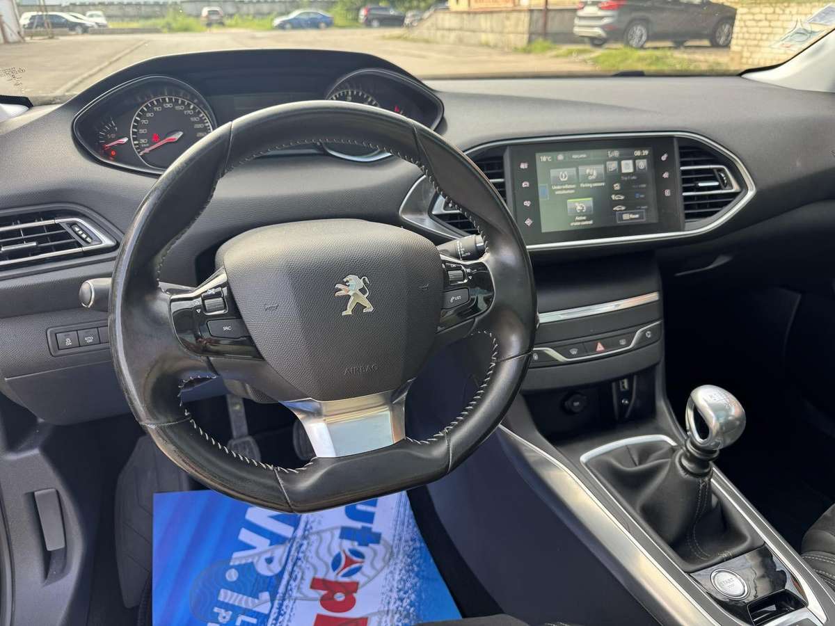 Peugeot 308 2015 — photo 12