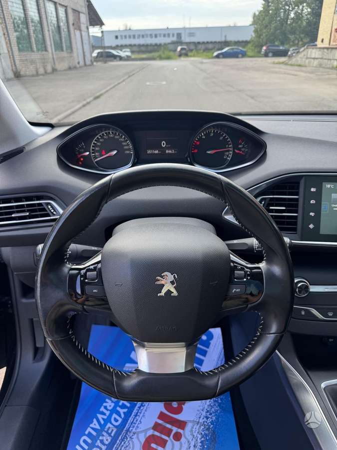 Peugeot 308 2015 — photo 13