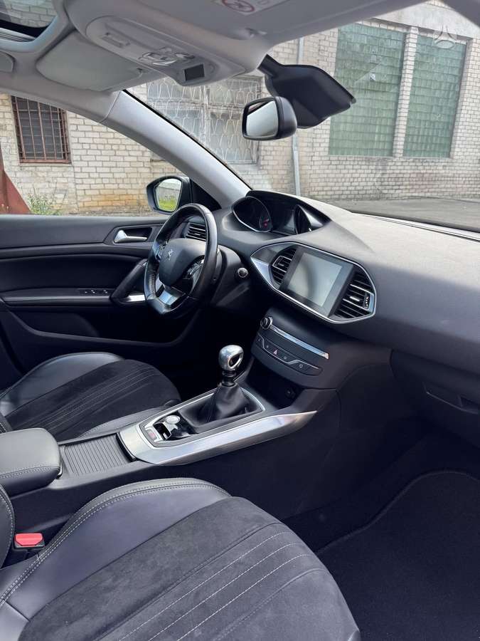 Peugeot 308 2015 — photo 17