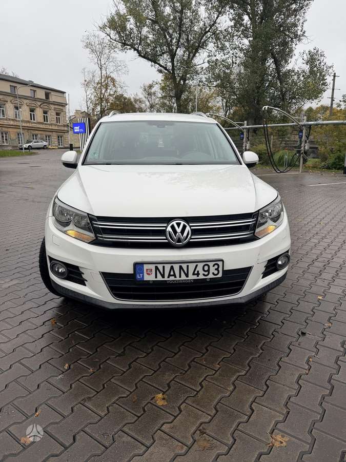 Volkswagen Tiguan 2012 — interior