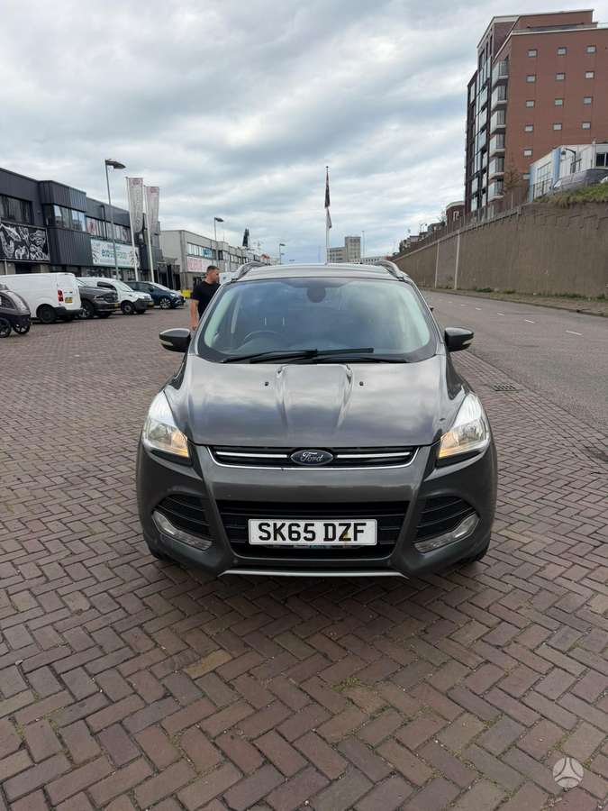 Ford Kuga 2015 — rear view