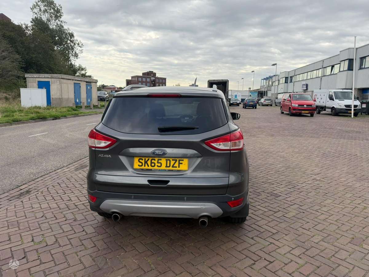 Ford Kuga 2015 — interior