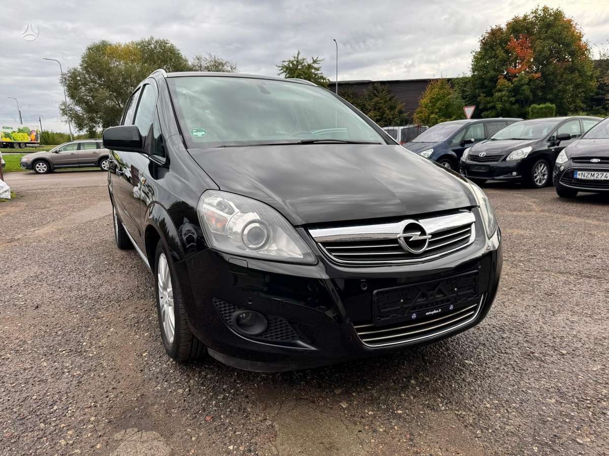 Opel Zafira 2012 — салон