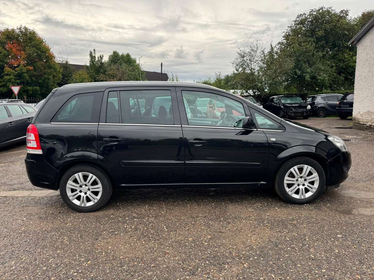 Opel Zafira 2012 — двигун 1800 cm³, 140 HP (103kW)