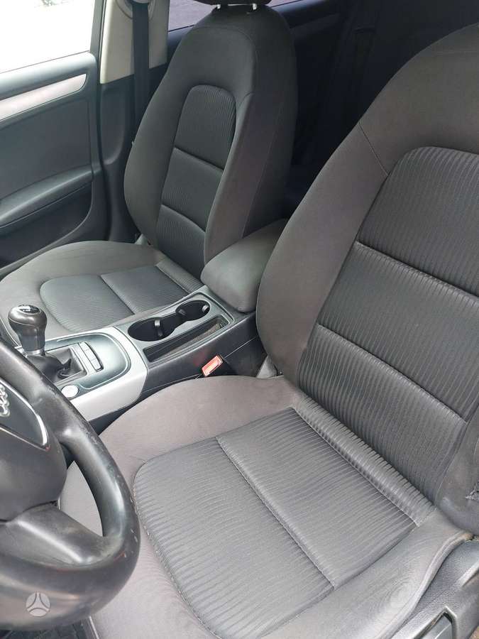 Audi A4 2010 — photo 7