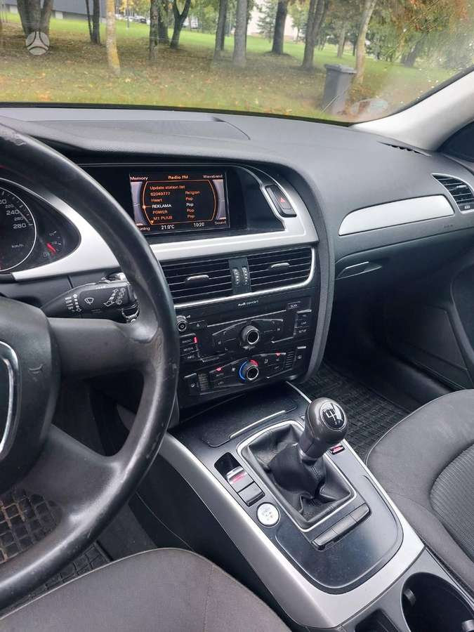 Audi A4 2010 — photo 8