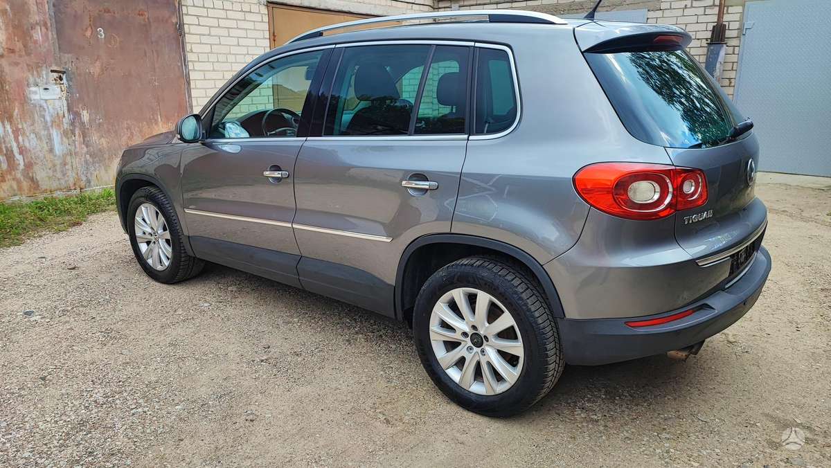 Volkswagen Tiguan 2008 — rear view