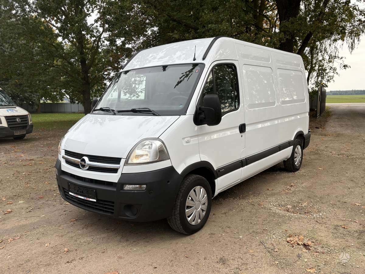 Opel Movano 2010 — rear view