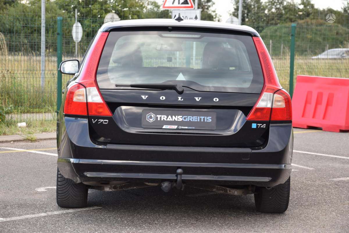 Volvo V70 2011 — photo 10