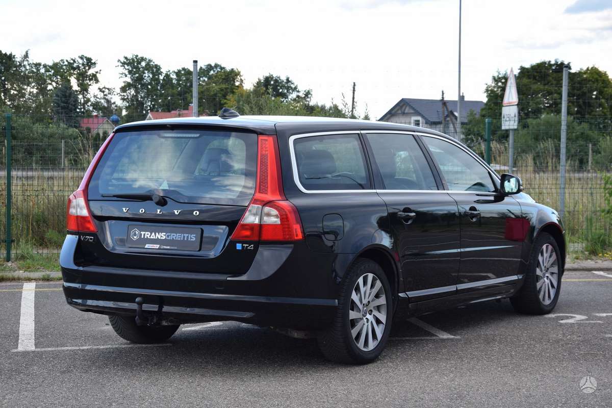 Volvo V70 2011 — photo 11