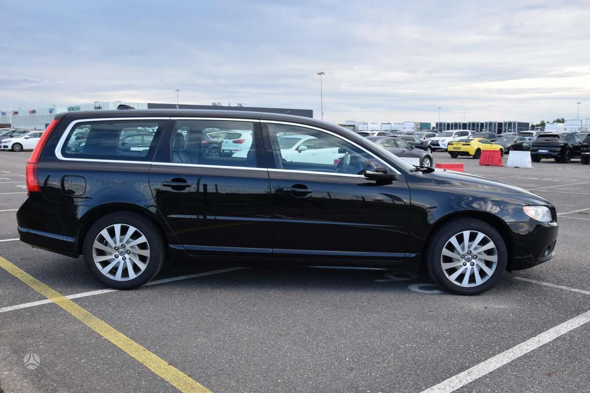 Volvo V70 2011 — photo 12