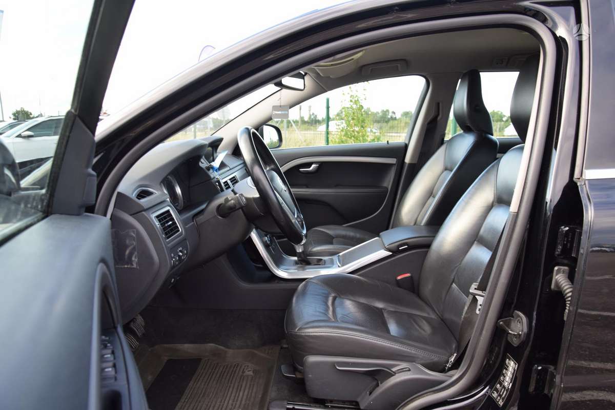 Volvo V70 2011 — photo 14