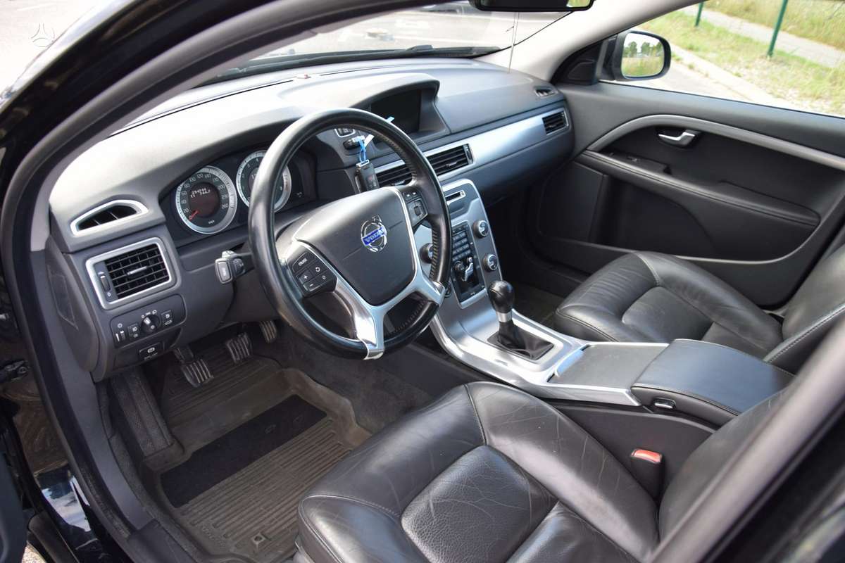 Volvo V70 2011 — photo 15