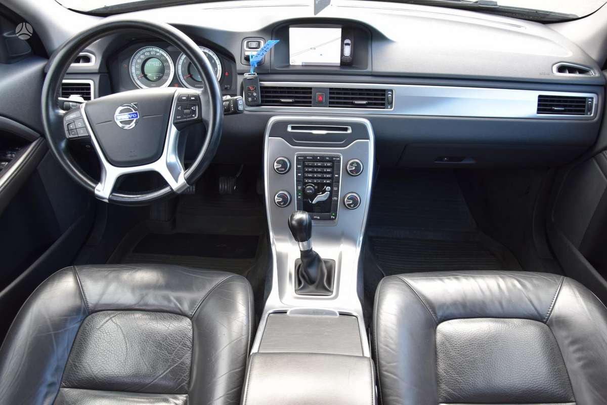 Volvo V70 2011 — photo 16