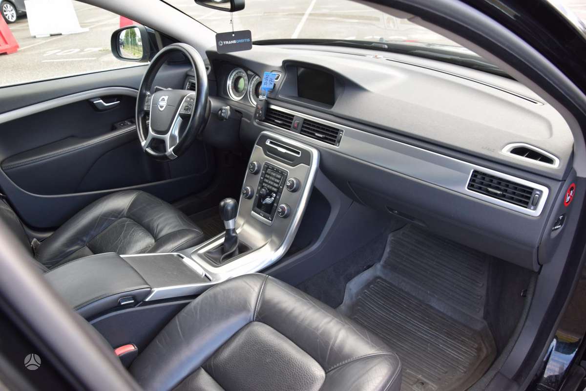 Volvo V70 2011 — photo 17