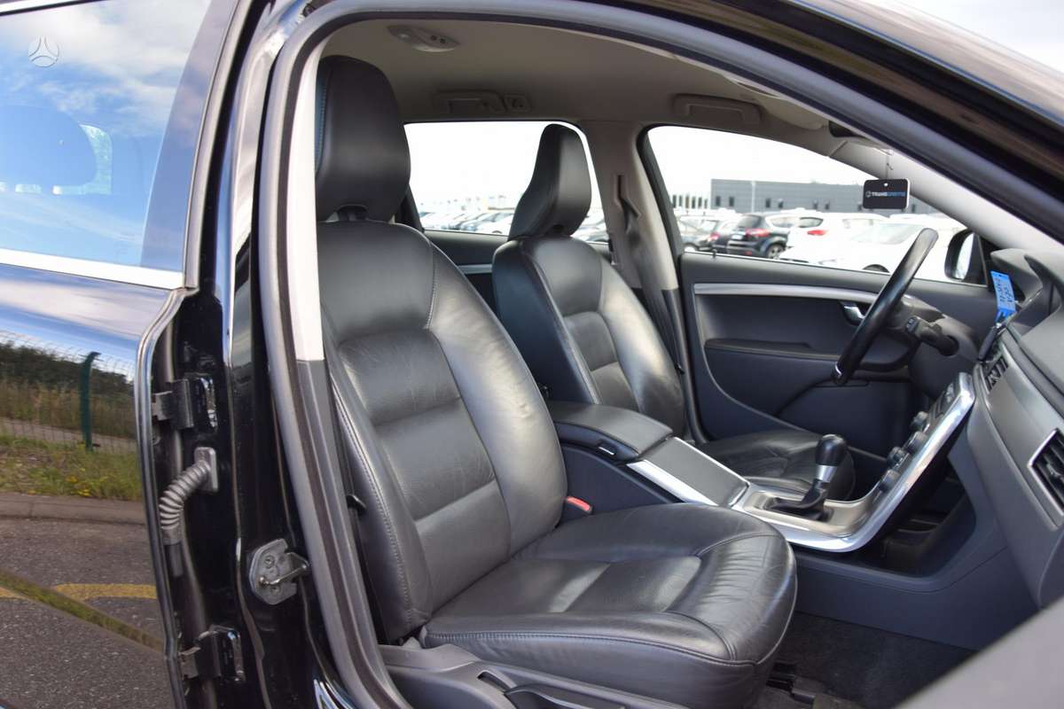 Volvo V70 2011 — photo 19
