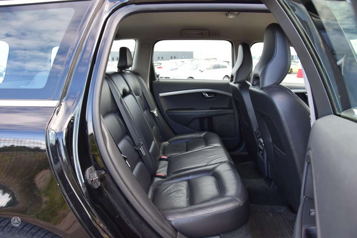 Volvo V70 2011 — photo 20