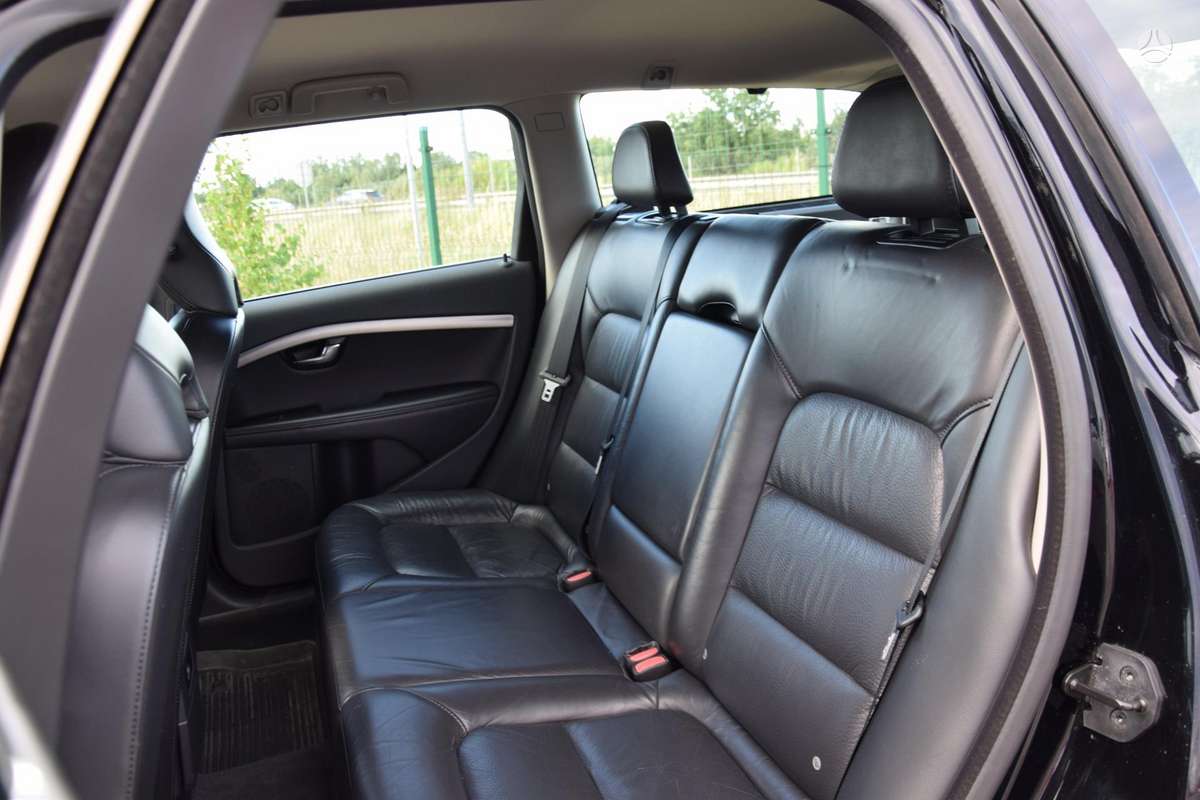 Volvo V70 2011 — photo 21