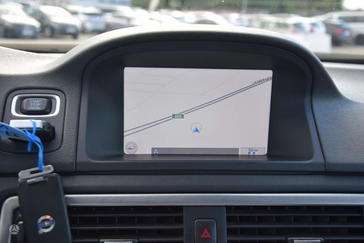 Volvo V70 2011 — photo 22