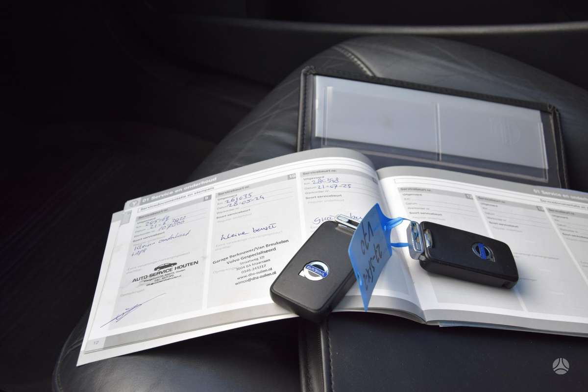 Volvo V70 2011 — photo 23
