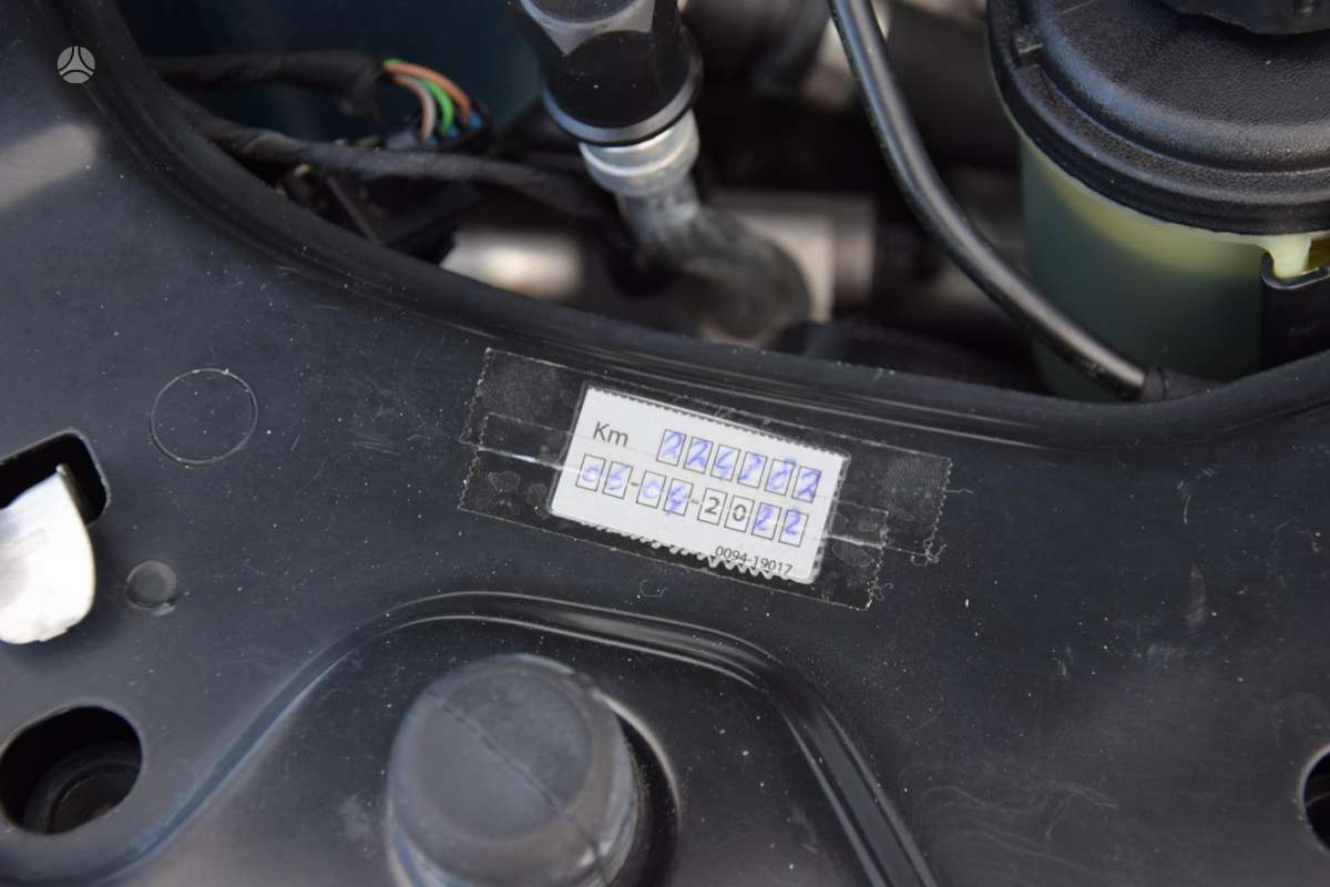 Volvo V70 2011 — photo 25