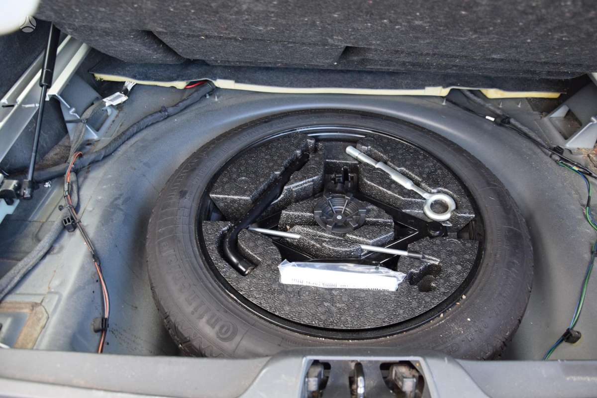 Volvo V70 2011 — photo 28