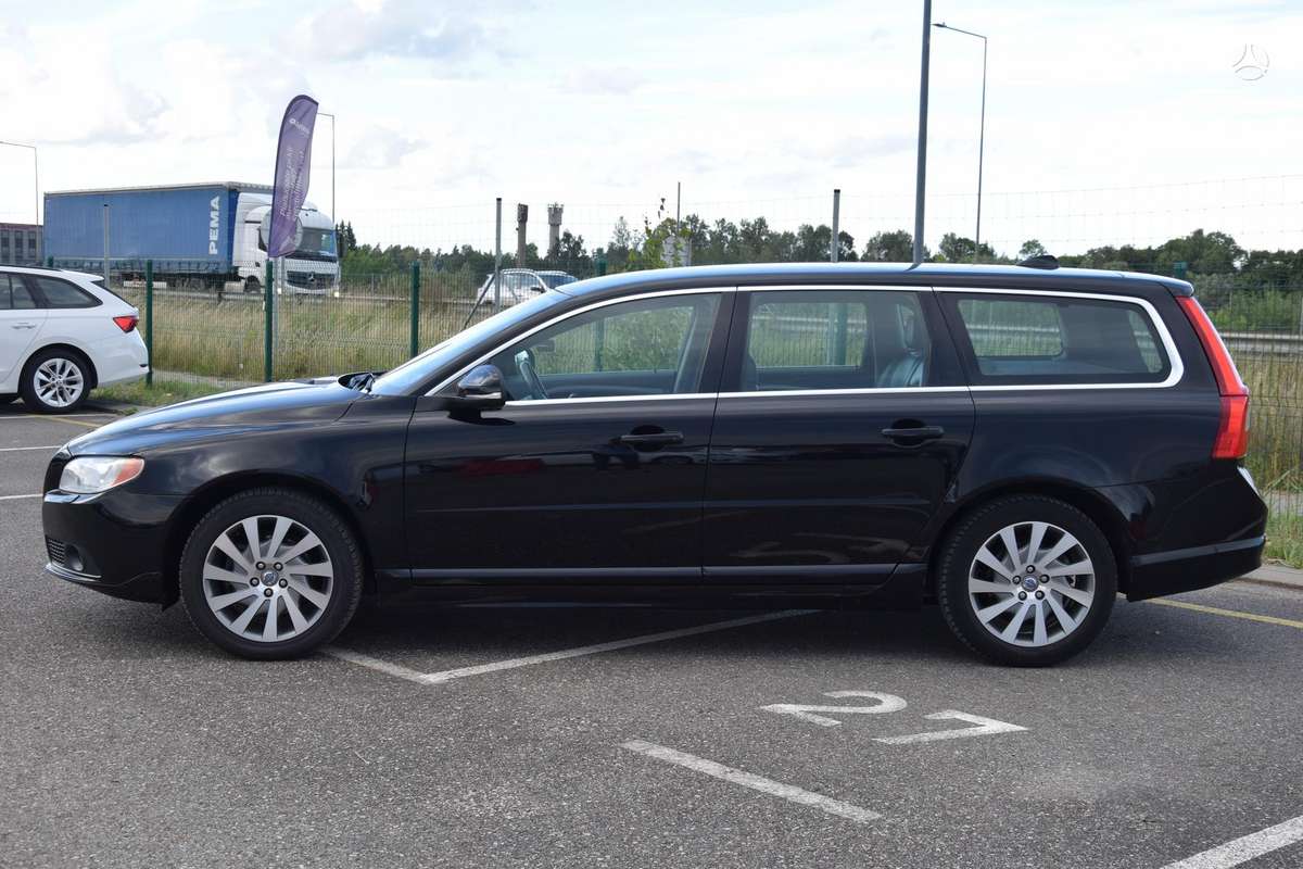 Volvo V70 2011 — photo 8