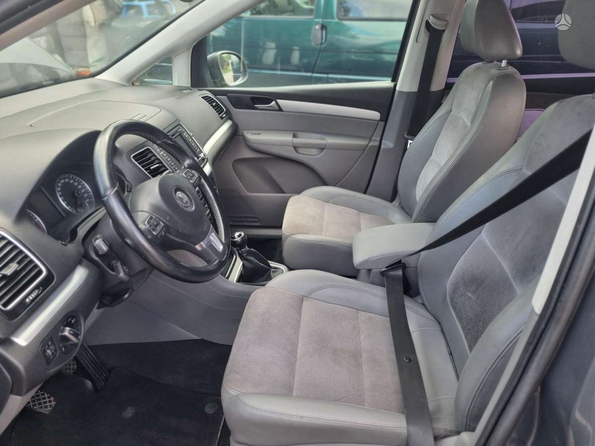 Volkswagen Sharan 2012 — photo 10
