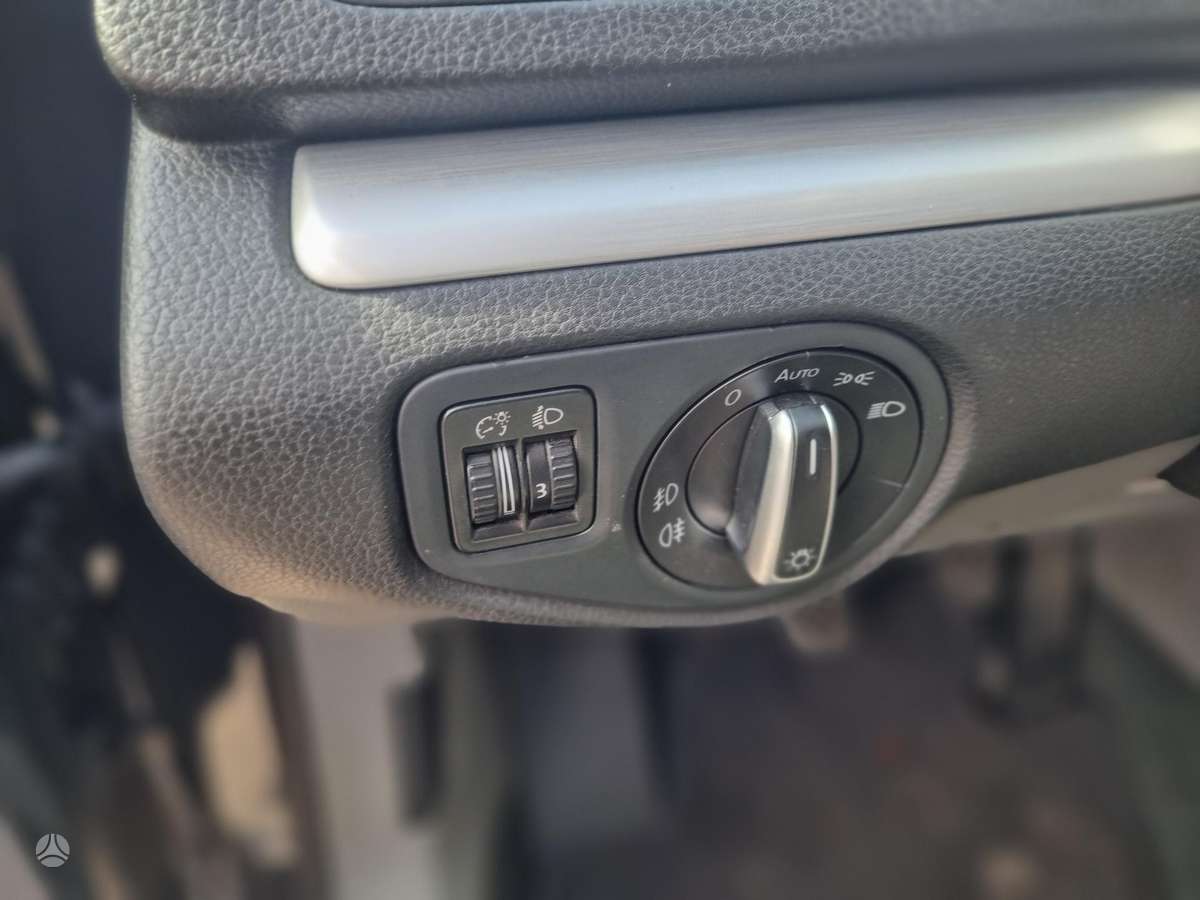 Volkswagen Sharan 2012 — photo 17