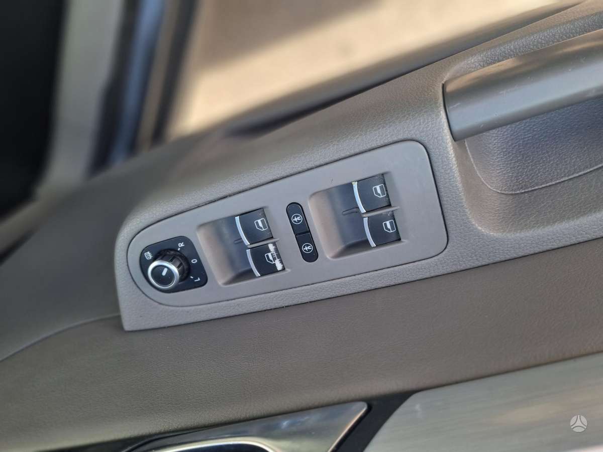 Volkswagen Sharan 2012 — photo 18
