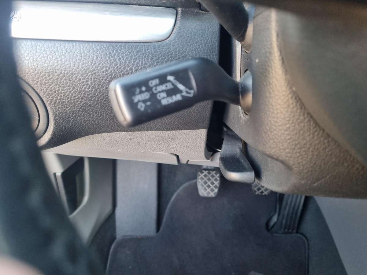 Volkswagen Sharan 2012 — photo 19