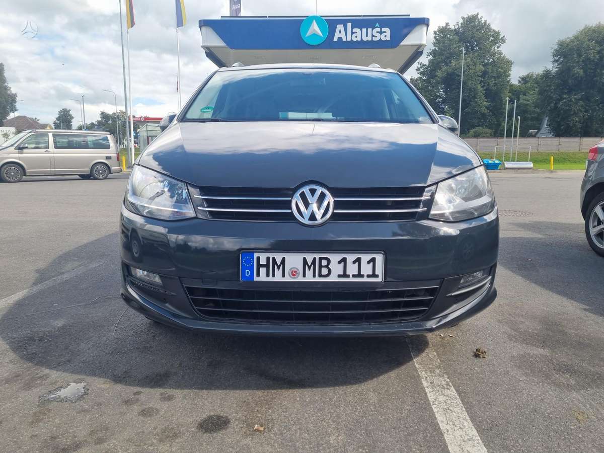 Volkswagen Sharan 2012 — rear view