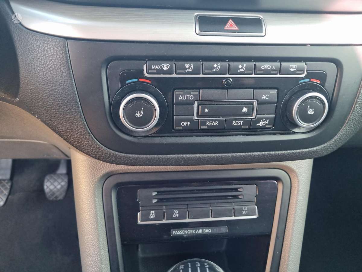 Volkswagen Sharan 2012 — photo 20