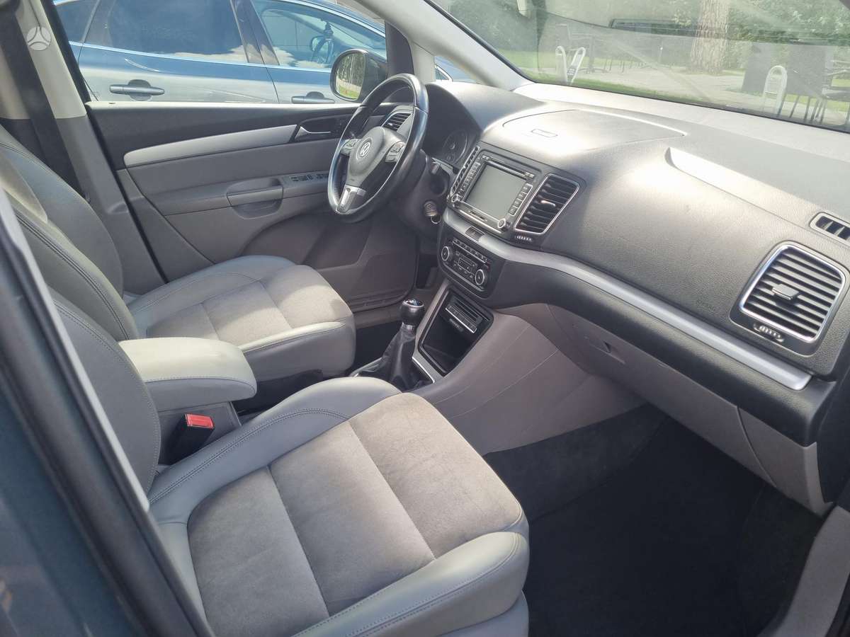 Volkswagen Sharan 2012 — photo 8