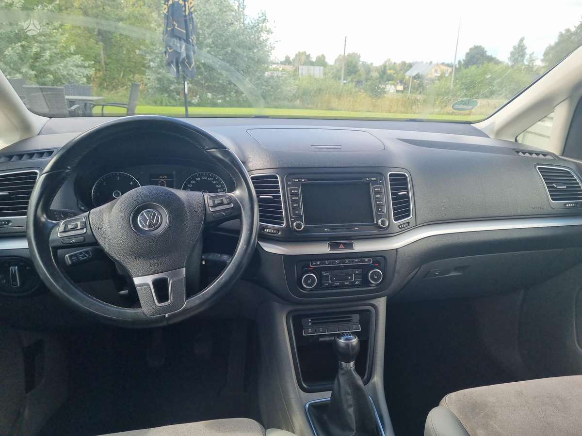 Volkswagen Sharan 2012 — photo 9