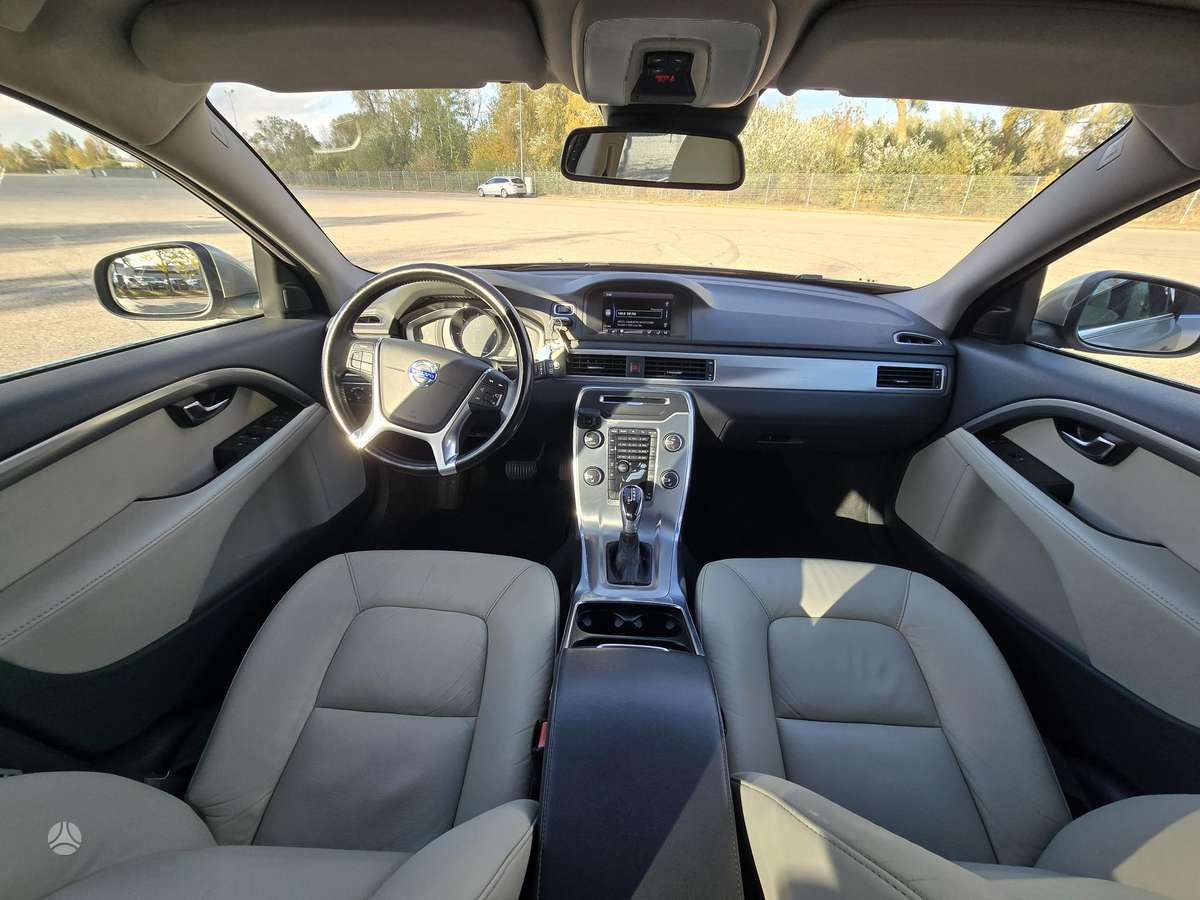 Volvo V70 2013 — photo 11