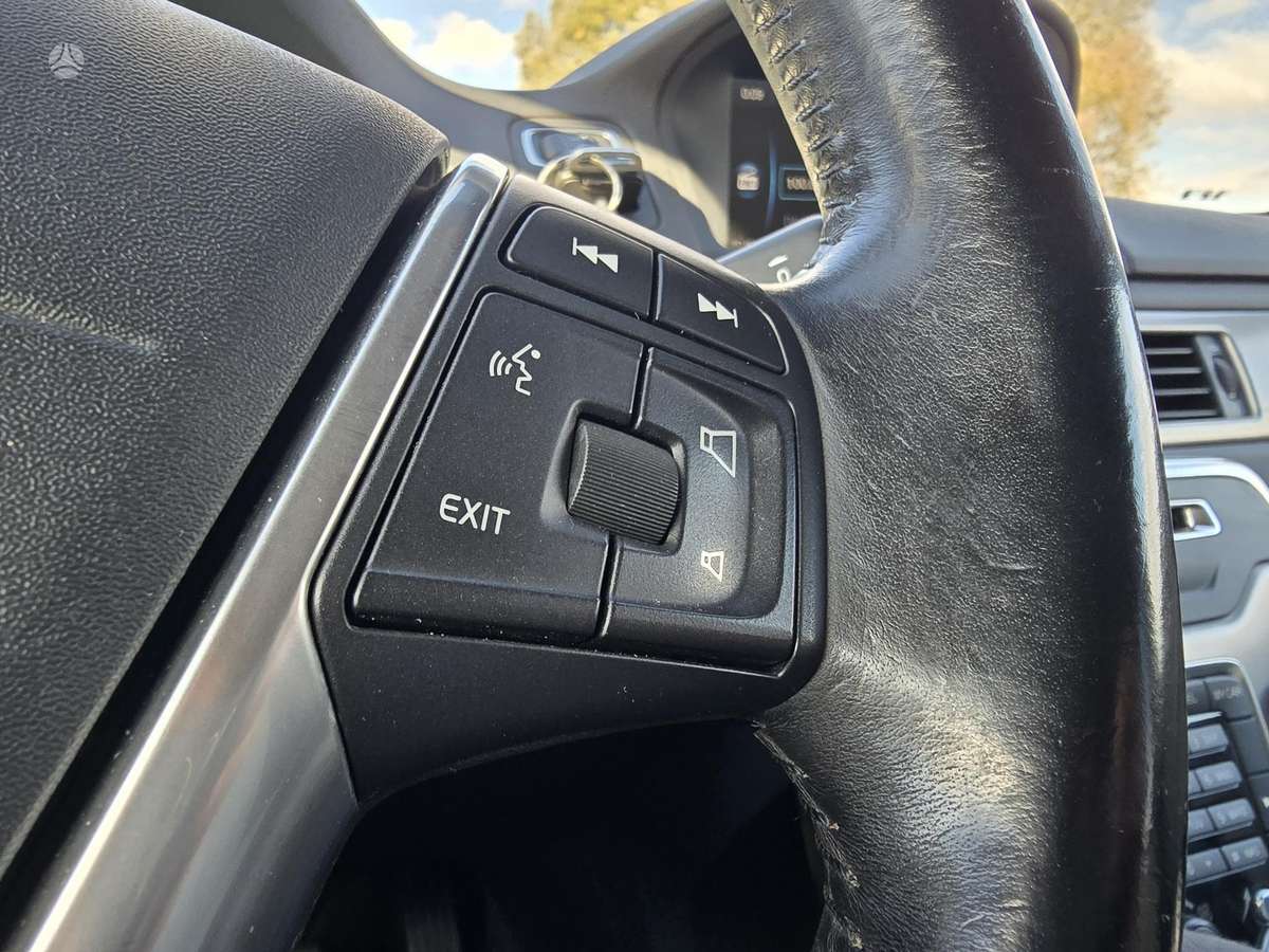 Volvo V70 2013 — photo 15
