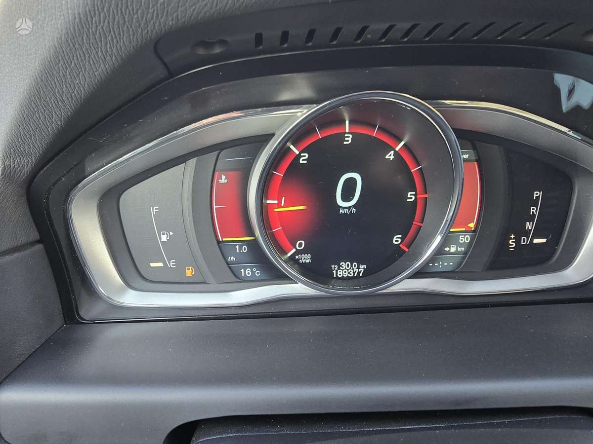 Volvo V70 2013 — photo 17